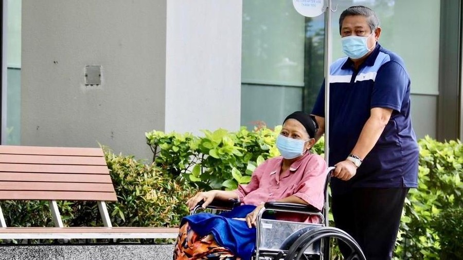 Kondisi kesehatan Ani Yudhoyono dikabarkan memburuk. 