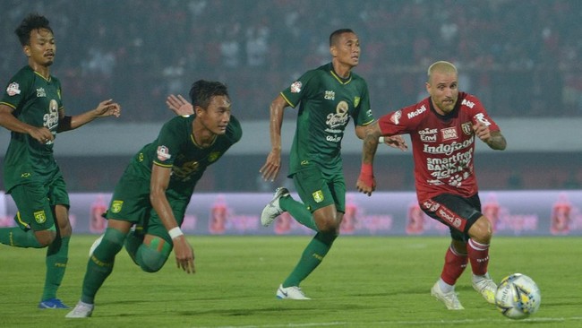 Persebaya Surabaya melepas salah satu staf pelatih, Rudy Eka Priambada, yang sebelumnya pernah menangani tim Liga Bahrain Al Najma.