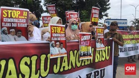 Emak-Emak Militan Tak Soal 02 Kalah, Cuma Tak Terima Curang