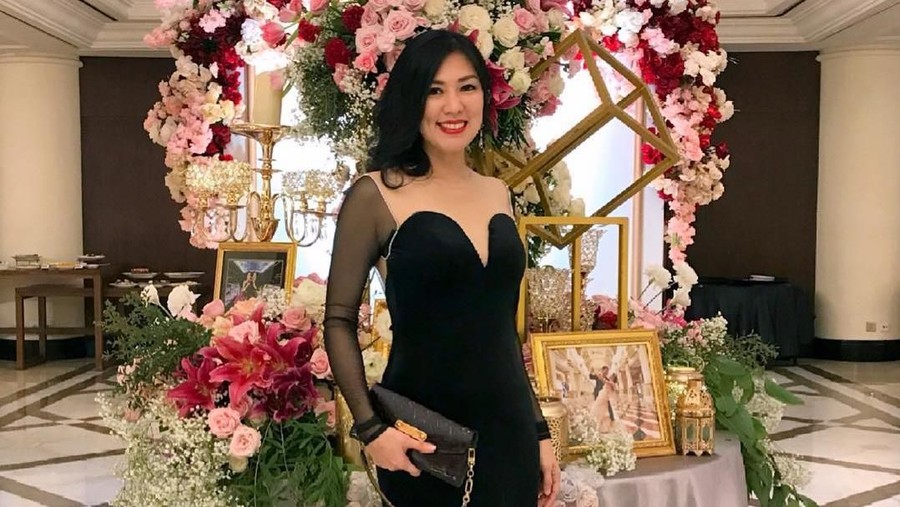 Lulusan Luar Negeri Aida Noplie Chandra resmi dinikahi oleh Delon. Nyatanya, Aida merupakan single mom yang cerdas dan berbakat.