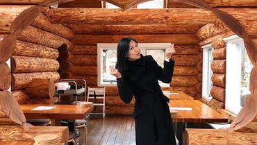 img-title Resmi Dinikahi Delon, Ini Fakta Tersembunyi Aida Noplie Chandra
