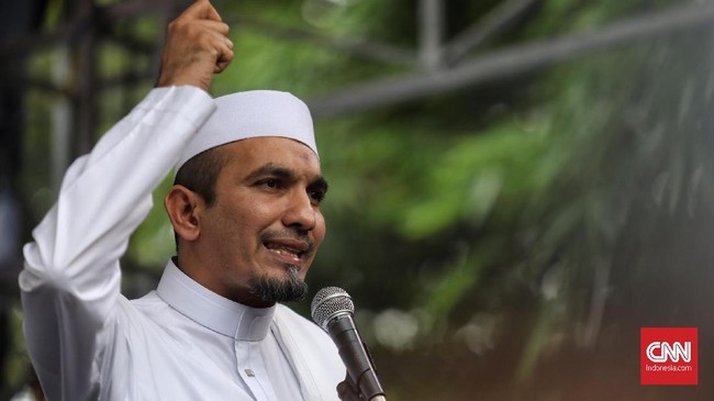 Ketua Umum FPI Shabri Lubis dan empat petinggi lainnya bakal menjalani vonis dalam kasus kerumunan abai protokol kesehatan di Petamburan.