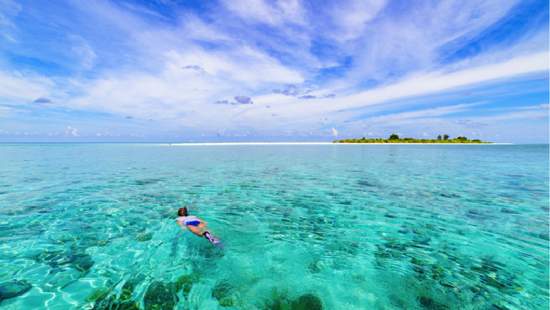 Bagi Anda yang menyukai wisata pantai, destinasi wisata tidak melulu harus berakhir di Bali atau Lombok.