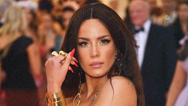 Halsey Dikaruniai Anak Pertama