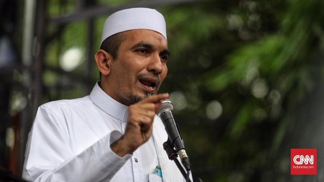Ketua Umum FPI Shabri Lubis menyebut ada tanda-tanda bekas penyiksaan di tubuh 6 laskar yang tewas usai bentrok dengan polisi di Tol Cikampek.
