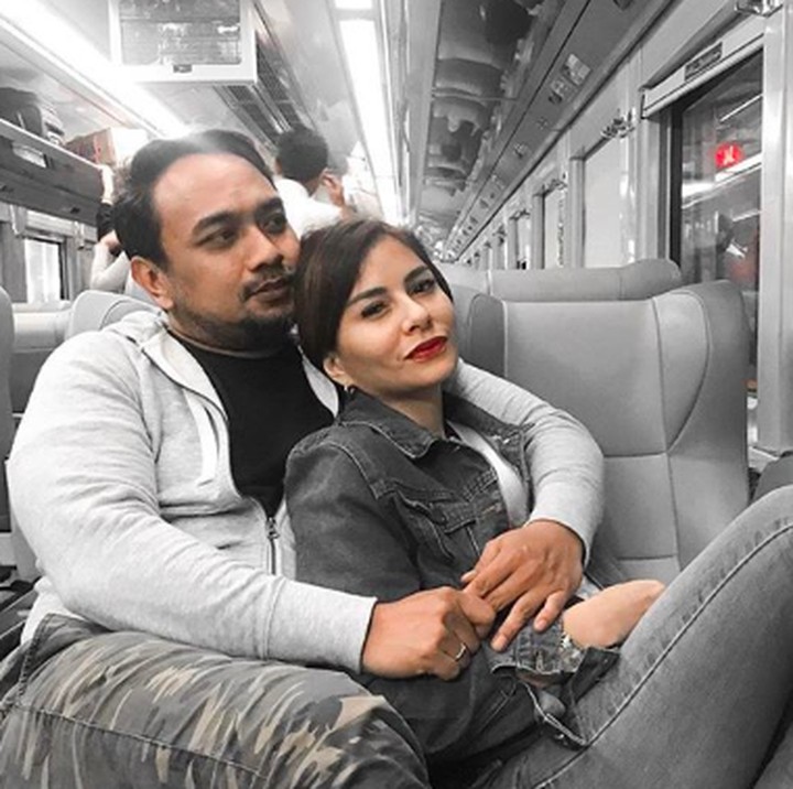 <div>Kata Meisya, sang suami selalu bisa membuat hari-harinya berwarna. Aih, so sweet! (Foto: Instagram/ @meisya_siregar)</div><div> </div>