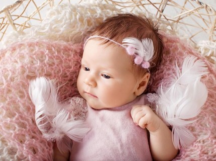 189 Nama Bayi Perempuan Awalan M yang Modern, Islami dan Penuh Makna