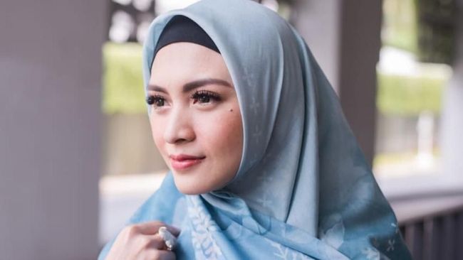 Kisah Hijrah  3 Aktris Cantik Ditegur Anak hingga Niat 