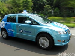 Teguran Keras Blue Bird ke Sopir Pelaku Catcalling Bule Rusia
