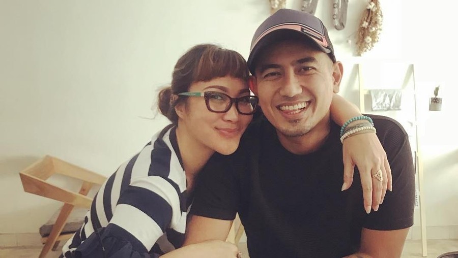 Rio Febrian dan Sabria Kono Sejumlah pasangan selebriiti yang nikah beda agama namun tetap jalani puasa bersama.