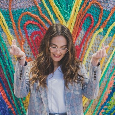 Inikah Kode Ayu Dewi soal Kisah Cinta Luna Maya-Faisal Nasimuddin?