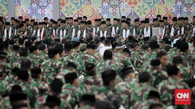 Perpres tentang Jabatan Fungsional TNI dinilai sangat politis karena terkait janji politik Presiden Jokowi dan berpotensi akan mengorbankan karier ASN.