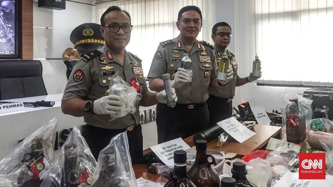 Polri menyatakan sel teroris itu diduga akan beraksi dalam pengumuman hasil Pemilu 2019 pada 22 Mei.
