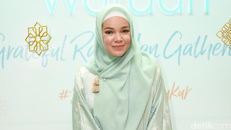 Dewi Sandra Dewi Sandra saat ditemui di kawasan Sudirman.