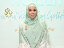 Pesan Inspiratif dari Dewi Sandra untuk Wanita yang Baru Mulai Berhijab