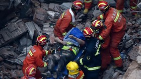 FOTO: Pabrik Runtuh di Shanghai Renggut 10 Nyawa