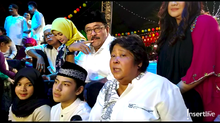 Para pemain Si Doel The Movie 2 menggelar buka bersama di Bekasi yang dihadiri lebih dari 3000 orang.
