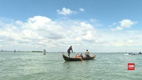 VIDEO: Wisata Mendayung Gondola di Venice