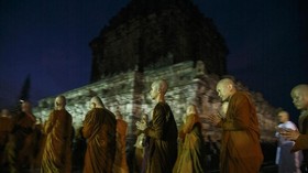 Ribuan Umat Buddha Kirab Waisak Mendut-Borobudur