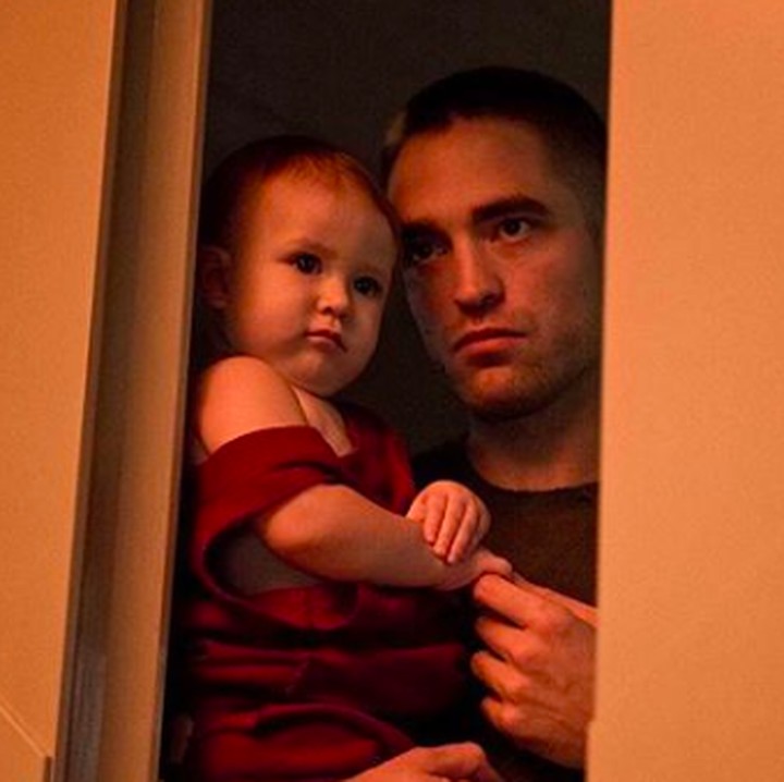 Robert Pattinson sangat menjiwai perannya sebagai seorang ayah di film High Life yang rilis tahun 2018 lalu. (Foto: Instagram/ @robpattinsonww)
