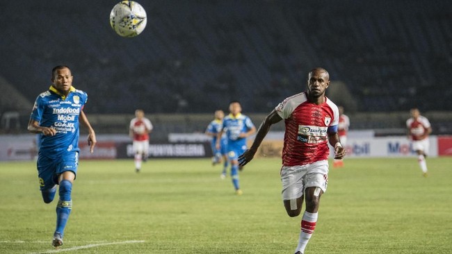 Kapten Persib Bandung, Supardi Nasir menyerukan agar pendukung Maung Bandung atau Bobotoh bersatu dengan pendukung Persija Jakarta, The Jak.