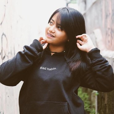 Lirik Lagu Waktunya Sendiri - Hanin Dhiya