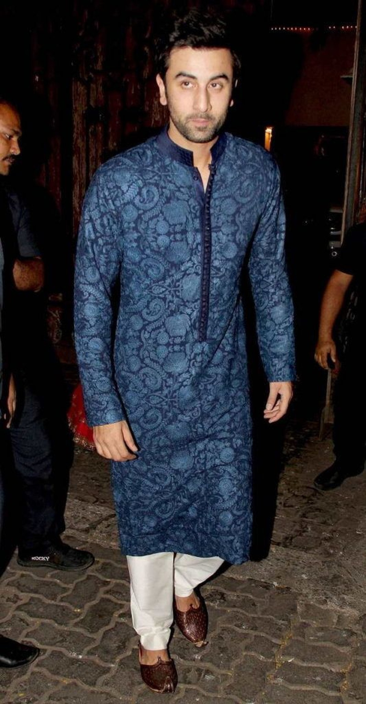 Di Indonesia&comma; baju muslim pria dikenal dengan baju Koko namun&comma; di belahan dunia lain menyebutnya berbeda&period; Berikut&comma; 5 nama lain pakaian muslim pria di dunia&period;