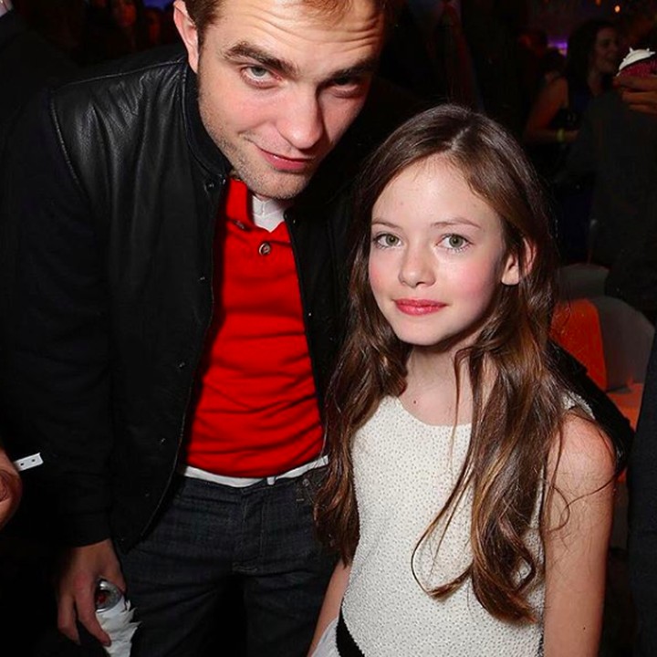 <div>Main film bareng, Rob dan Mackenzie cukup dekat lho. So sweet! (Foto: Instagram/ @official_robertpattinson)</div><div> </div>
