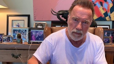 Arnold Schwarzenegger Ditendang Pria Misterius di Depan Umum