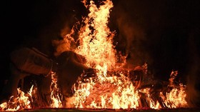 Prosesi Pembakaran Patung Buddha Rayakan Waisak di Mojokerto