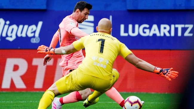 Barcelona ditahan imbang Eibar 2-2 dalam laga terakhir Liga Spanyol yang berlangsung di Stadion Municipal Ipurua, Minggu (19/5) malam WIB.