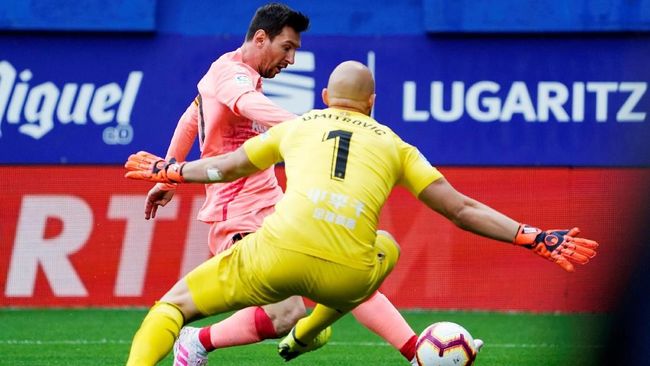 Messi Dua Gol, Barcelona Gagal Kalahkan Eibar Barcelona ditahan imbang Eibar 2-2 dalam laga terakhir Liga Spanyol yang berlangsung di Stadion Municipal Ipurua, Minggu (19/5) malam WIB.