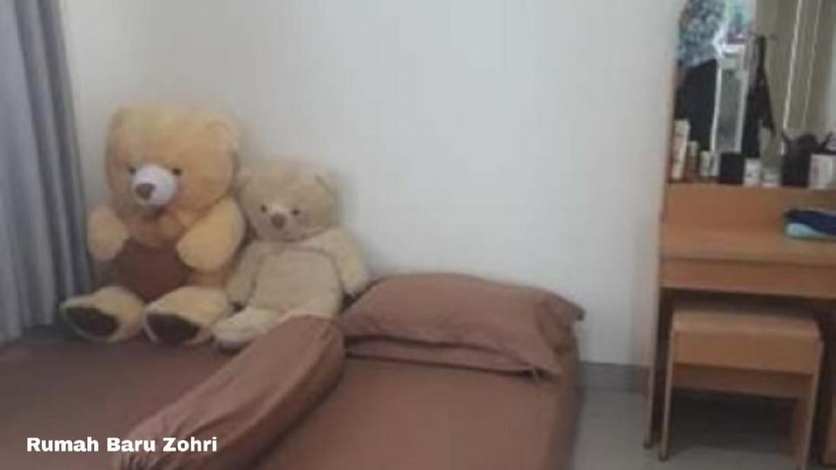 Zohri&comma; pelari tercepat di Indonesia mendapatkan hadiah rumah baru dari Kementrian PUPR&period; Namun&comma; rumah lama milik pelari berusia 20 tahun ini juga direnovasi&period;