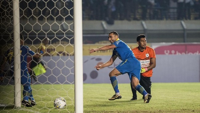 Persib Bandung bakal menjamu PS Tira Persikabo dalam lanjutan Liga 1 2019. Berikut live streaming Persib Bandung vs PS Tira di Liga 1 2019.