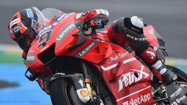 Pebalap Ducati, Danilo Petrucci jadi yang tercepat di sesi latihan bebas ketiga sedangkan Andrea Dovizioso dan Valentino Rossi terpuruk di kesempatan kali ini.