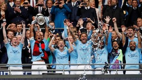 Vincent Kompany Resmi Tinggalkan Manchester City