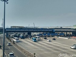Pemasukan Perusahaan Tol Ikut Seret Digilas Corona