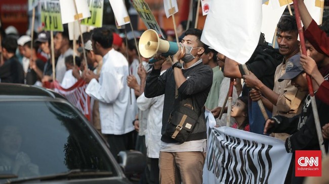 Korlap aksi people power, Noerrohmat mengatakan pihaknya membawa sejumlah tuntutan dalam aksi nanti, seperti turunkan dan adili rezim korup.