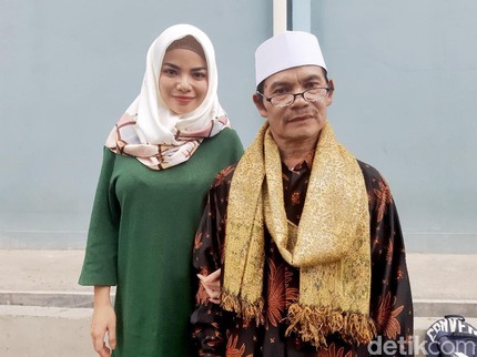 Kesedihan Ayah Dinar Candy Saat Putrinya Berpenampilan Seksi