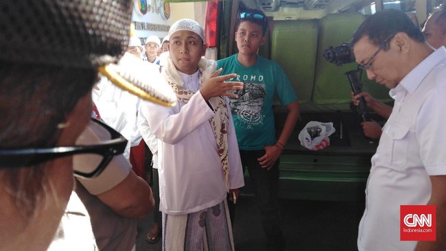 Polda Jatim menemukan benda mencurigakan diduga bom molotov di dalam salah satu mini bus pengangkut massa 22 Mei, dari wilayah Madura.