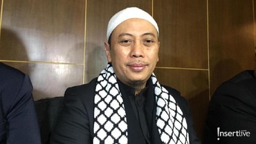 img-title Pandemi Corona Melanda, Warga Tetap ke Rumah Opick Lihat Rambut Nabi