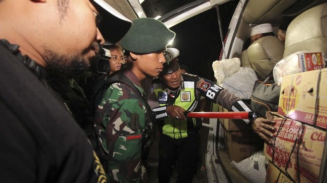 FOTO : Pengamanan Ketat Jelang Aksi 22 Mei di KPU