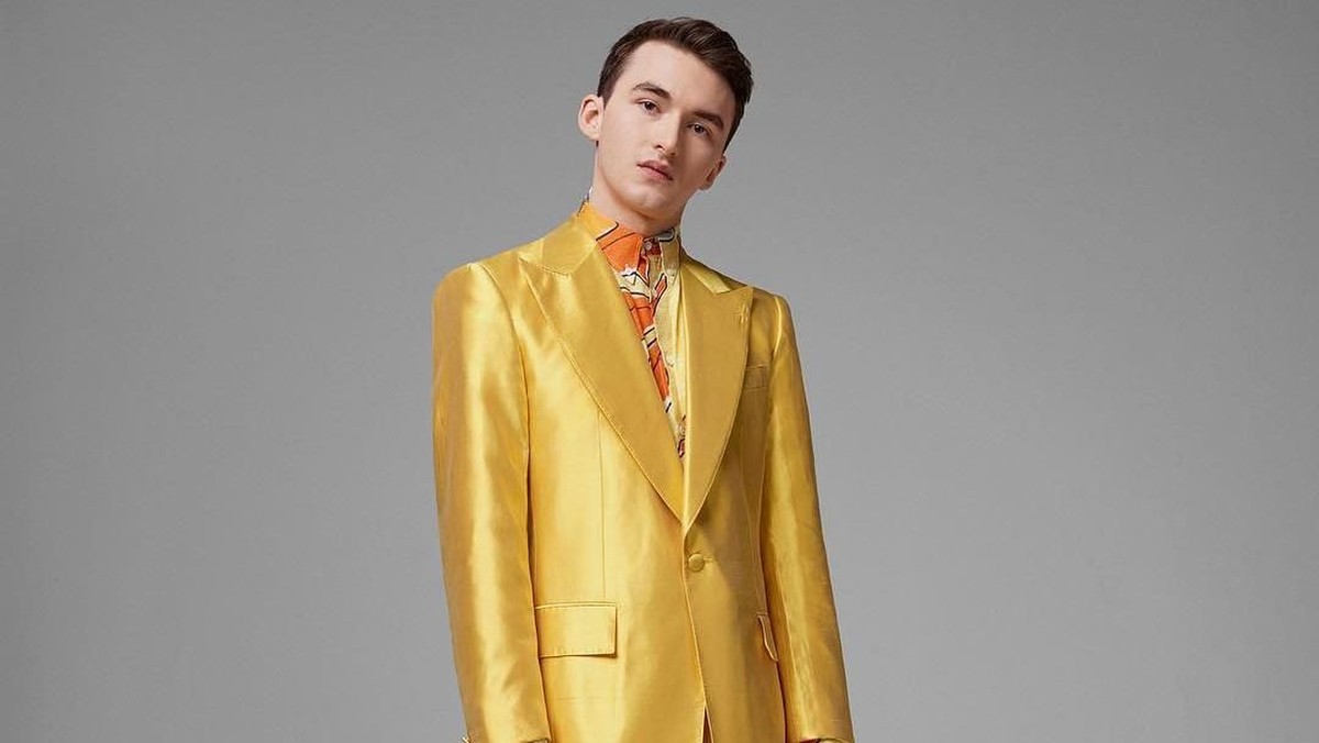 Bran Stark akhirnya duduk di singgasana penguasa The Seven Kingdoms dalam serial terakhir Game Of Thrones&period; Ini potret Issac Hempstead Wright yang memerankannya&period;