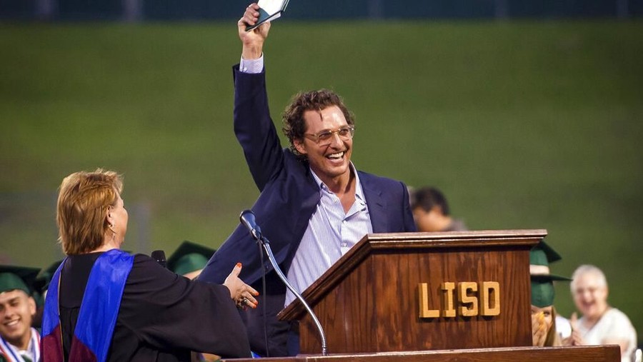 Mendapat ijazah SMA di usia 49 tahun, membuat Matthew McConaughey bangga berhasil mendapatkan ijazah tersebut.