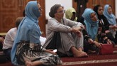 FOTO: Turis Memaknai Ramadan di Dubai Setiap bulan Ramadan, pemerintah Dubai mengadakan pertemuan antara wisatawan mancanegara dan umat muslim seusai buka puasa.