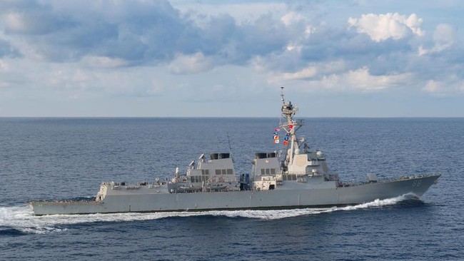 Militer AS mengerahkan salah satu kapal perangnya, Preble, untuk berlayar di dekat Pulau Scarborough Shoal, Laut China Selatan, yang disengketakan Beijing.