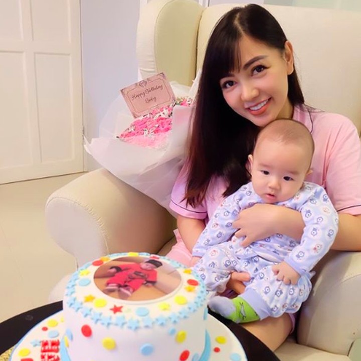 <p>Pada perayaan ulang tahun Bella Shofie pada Februari lalu, kue ulang tahunnya bergambar foto Danillo. Lucu banget ya. (Foto: Instagram @bellashofie_rigan)</p>
