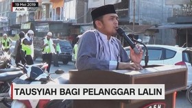 VIDEO: Tausyiah Bagi Pelanggar Lalu Lintas