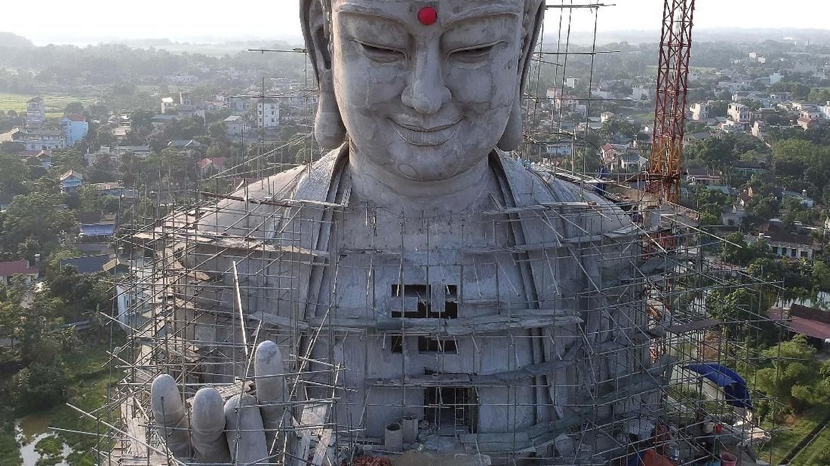 FOTO: Patung Buddha Raksasa di Pagoda Khai Nguyen