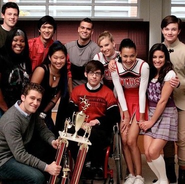 Lirik Loser Like Me - Glee Cast